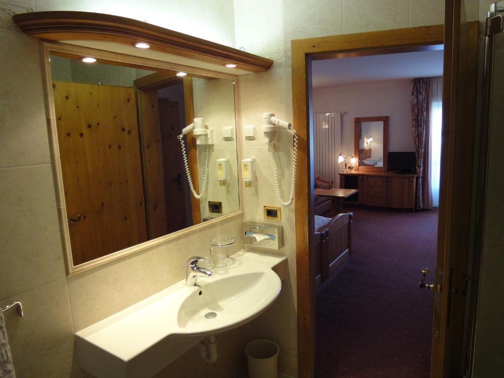 Hotel Zum Wolf Castelrotto Habitación foto